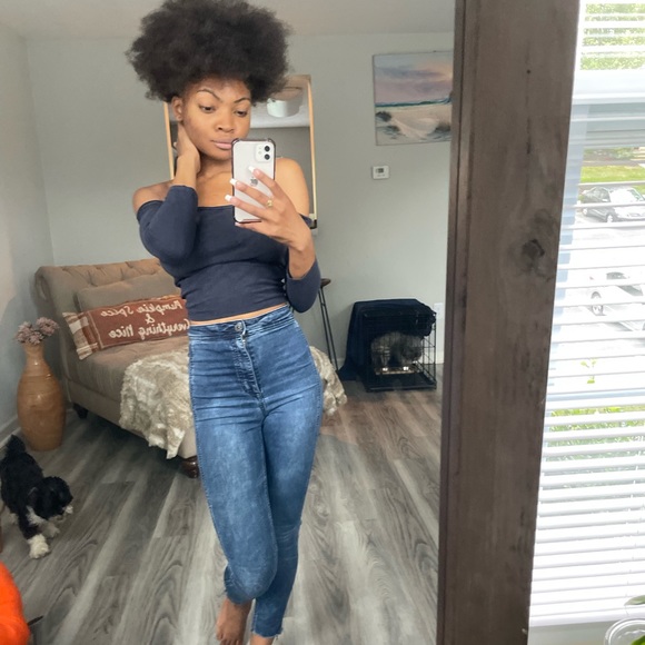 Black Off Shoulder Croptop - Picture 9 of 16